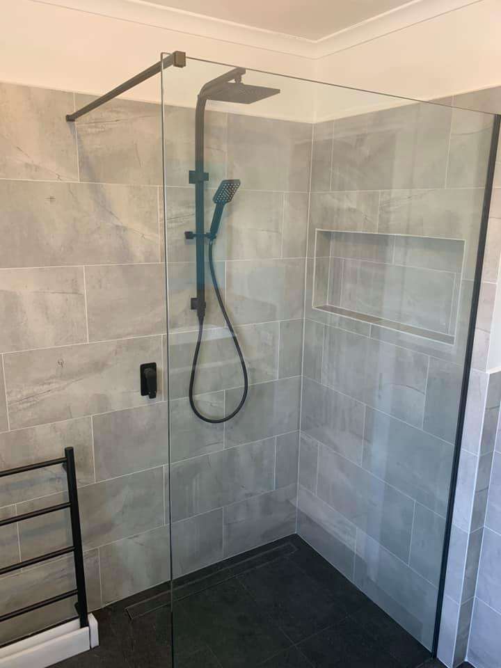 Bathroom-Frameless-Shower-Screen